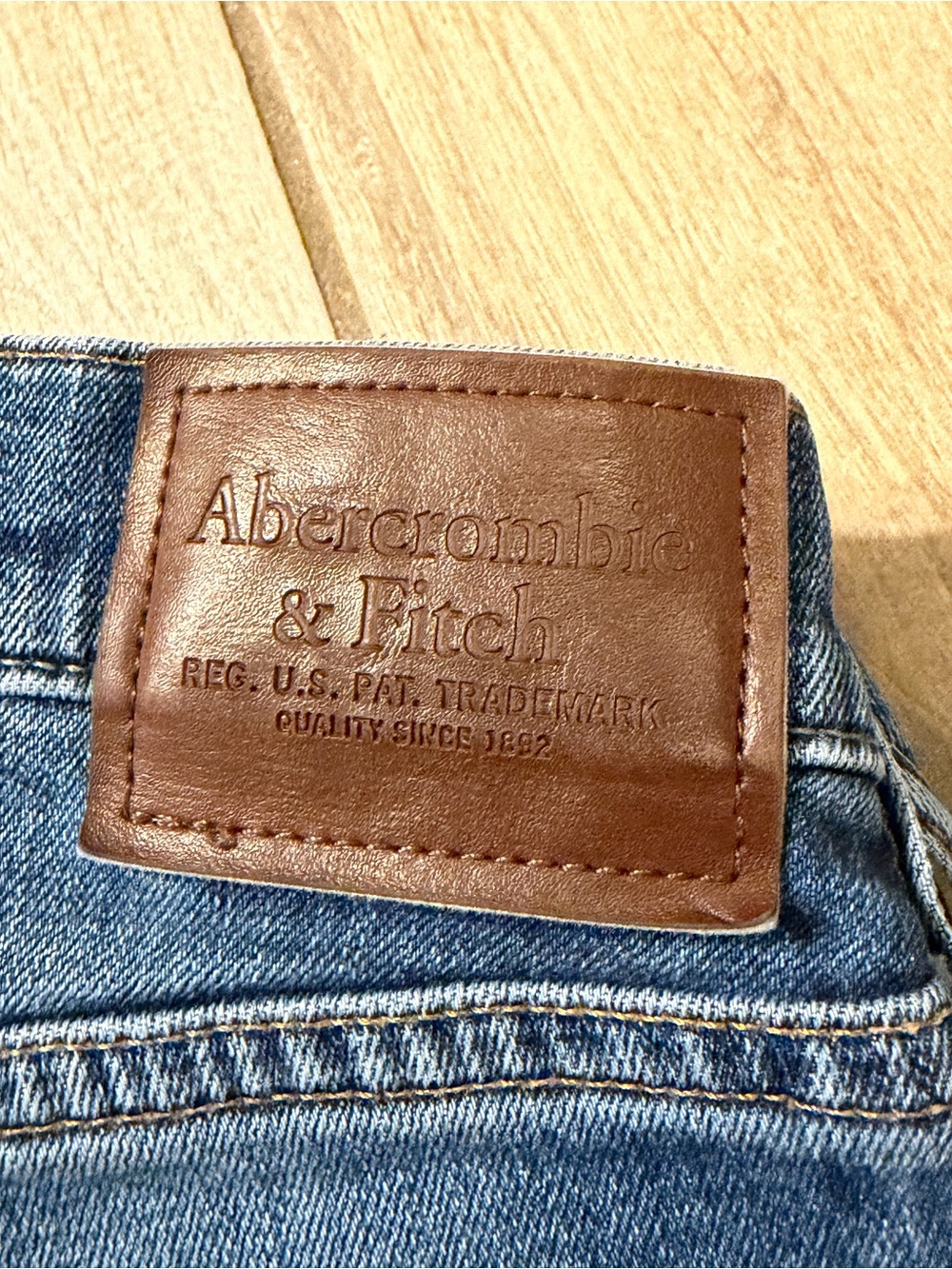Abercrombie & Fitch Blue Denim Jeans with Brown Leather Patch 31W 30L